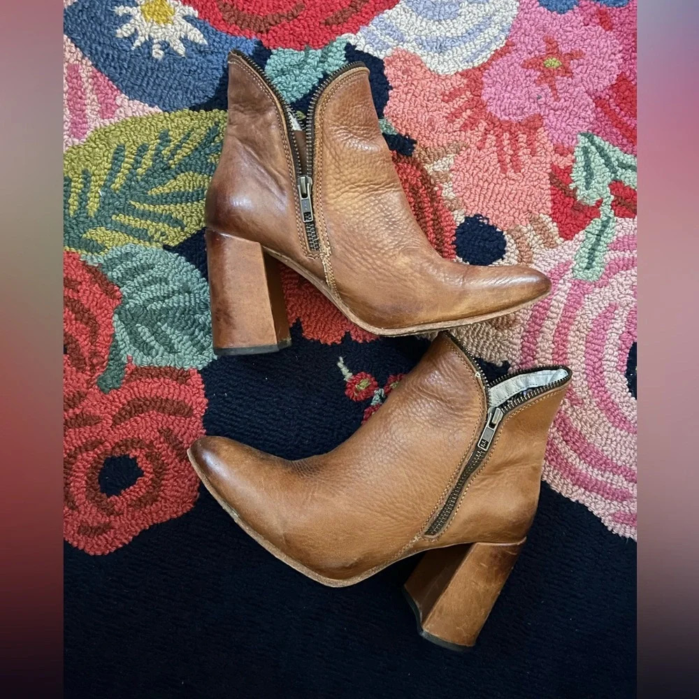 Freebird by Steven Jaleesa in Cognac - Picture 2 of 12